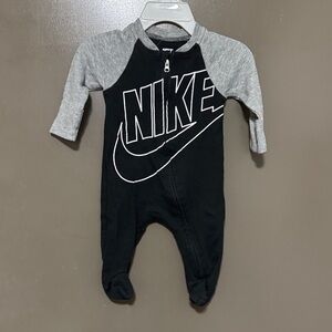 Nike Kids Black and Gray Footie